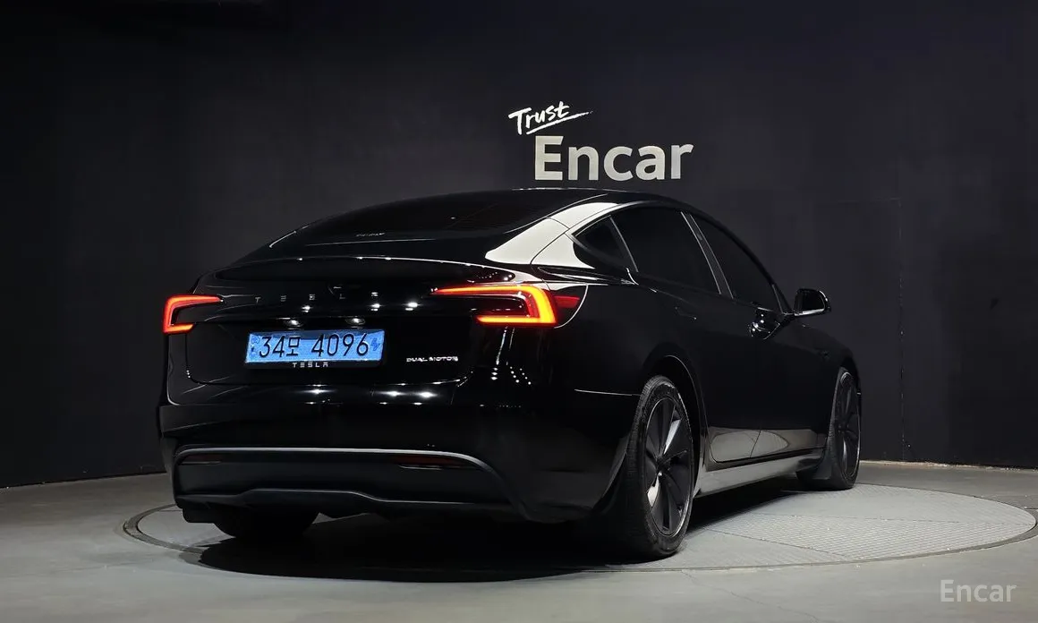 Фото 2 - Tesla Model 3