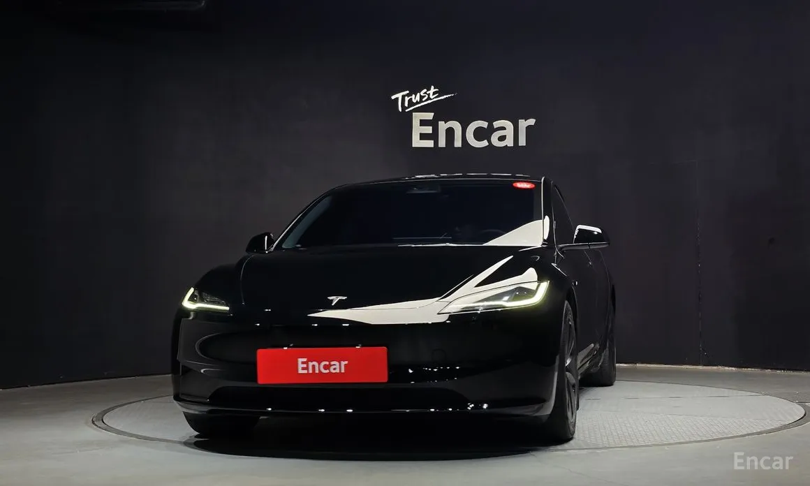 Фото 3 - Tesla Model 3