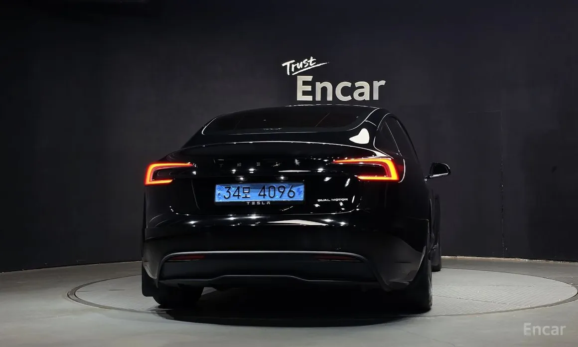 Фото 4 - Tesla Model 3