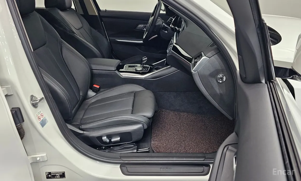 Photo 10 - BMW 3 Series