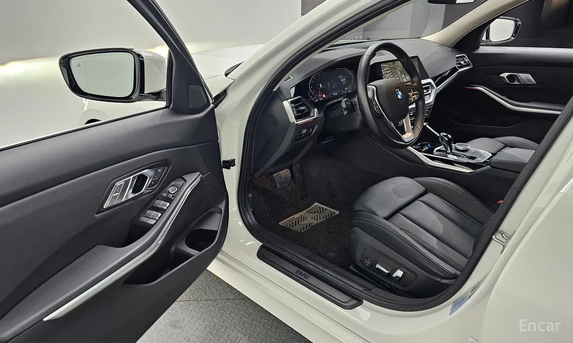 Photo 11 - BMW 3 Series