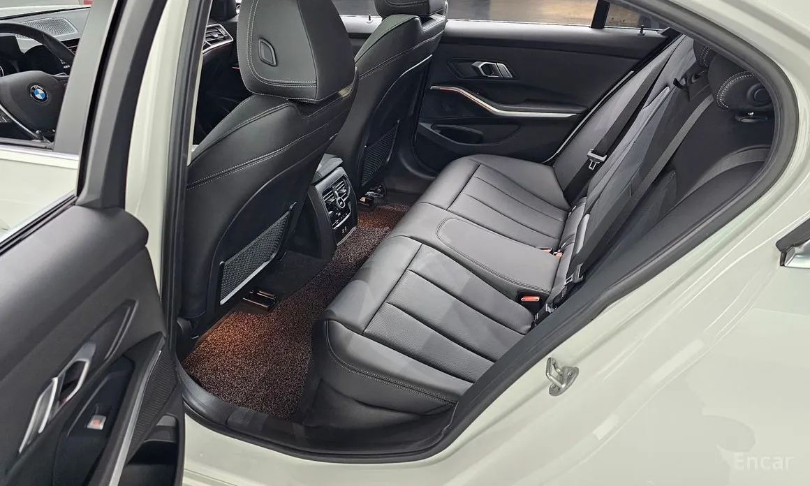 Photo 12 - BMW 3 Series