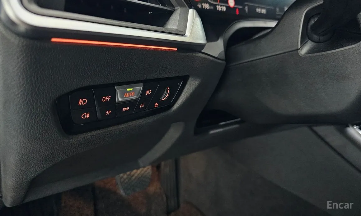 Photo 18 - BMW 3 Series