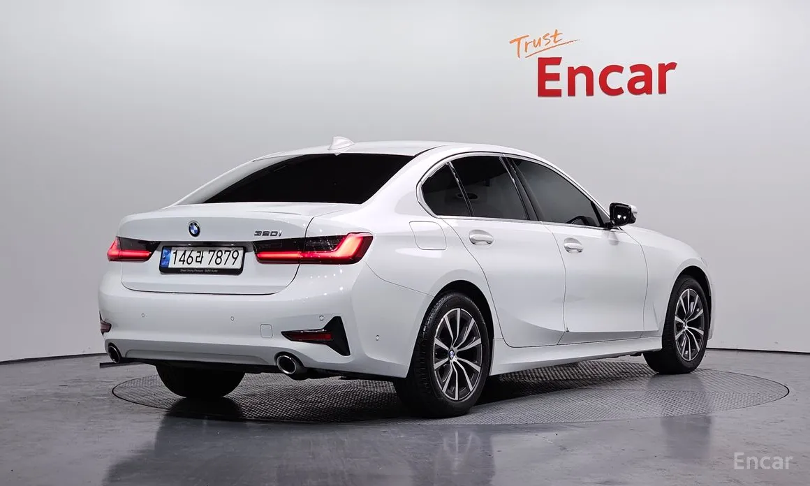 Photo 2 - BMW 3 Series