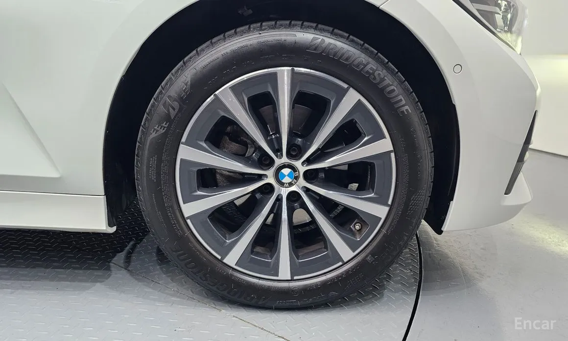 Photo 5 - BMW 3 Series