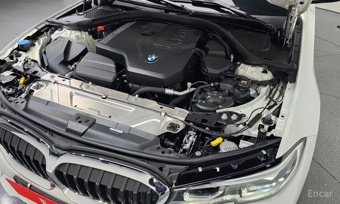 Photo 6 - BMW 3 Series