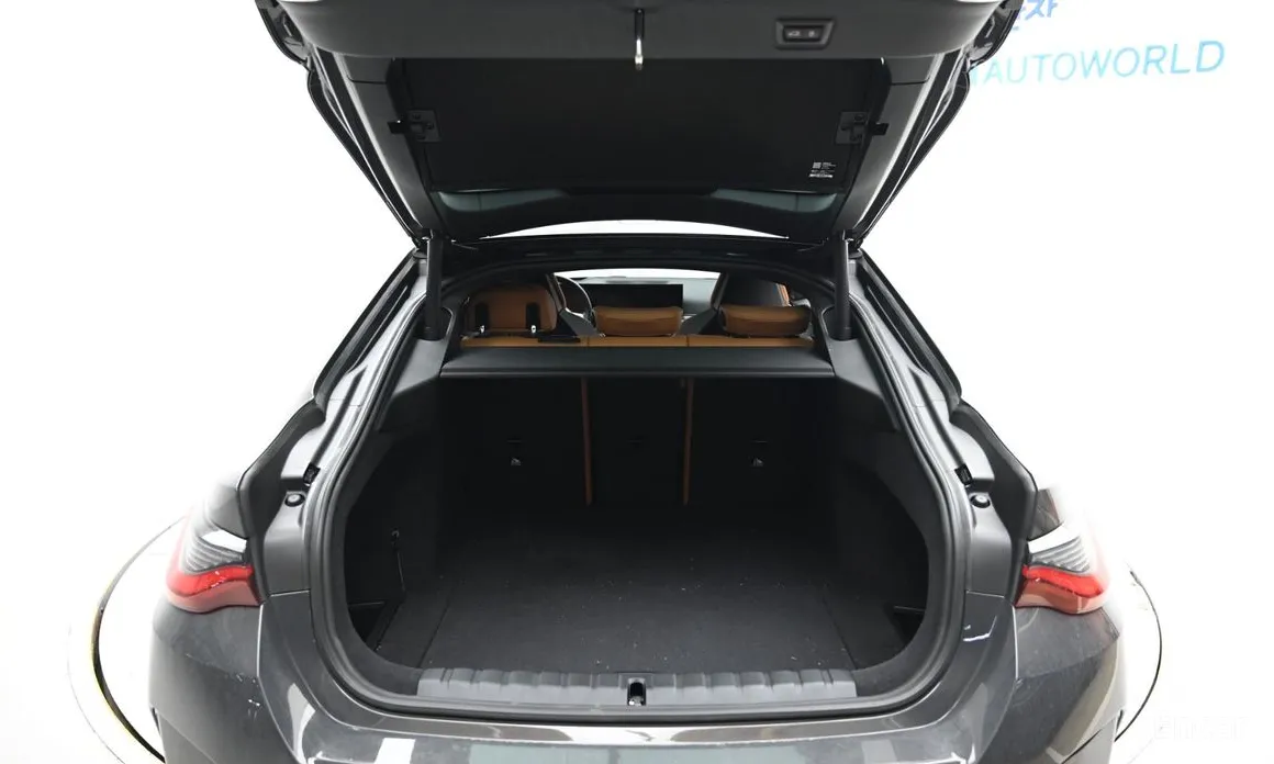 Фото 20 - BMW i4