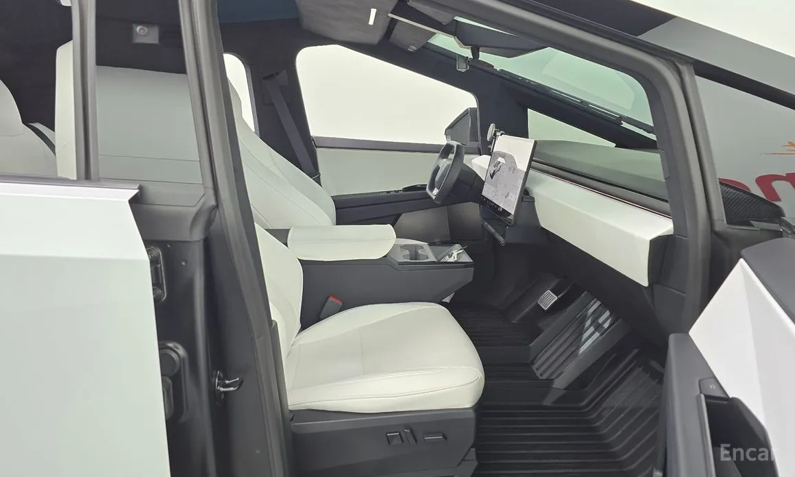 Photo 11 - Tesla Cybertruck