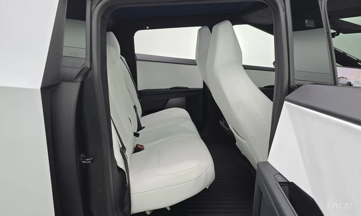 Photo 12 - Tesla Cybertruck