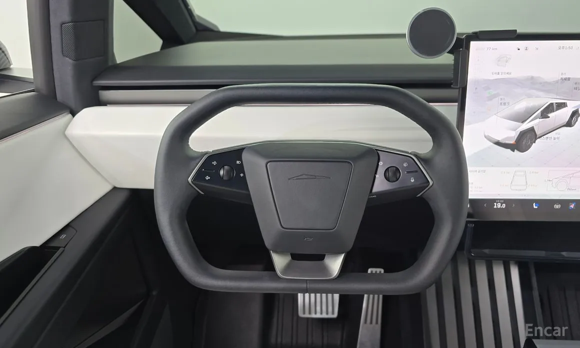 Photo 13 - Tesla Cybertruck