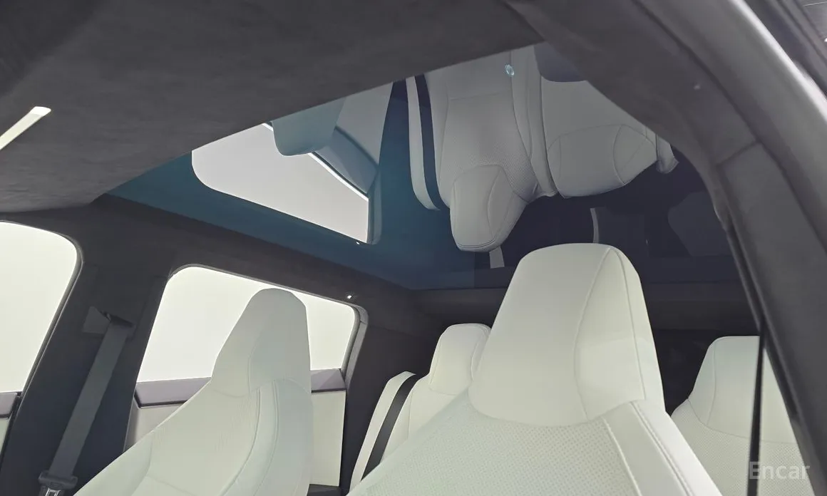 Photo 19 - Tesla Cybertruck