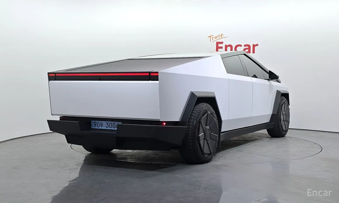 Photo 2 - Tesla Cybertruck