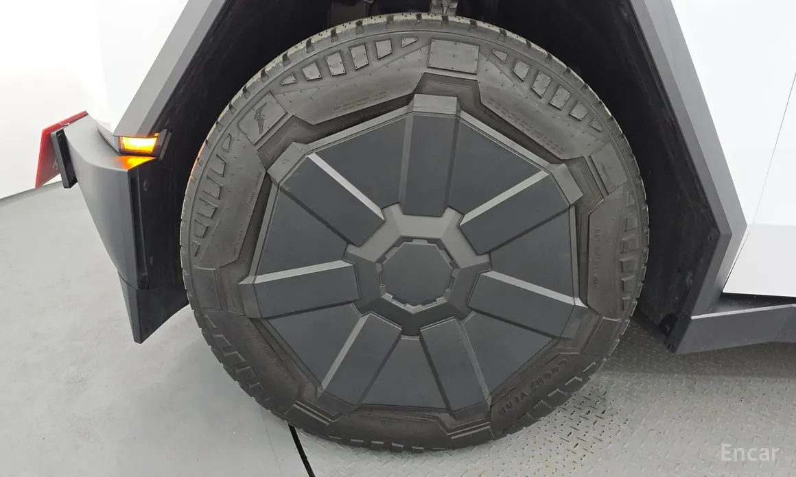 Photo 5 - Tesla Cybertruck