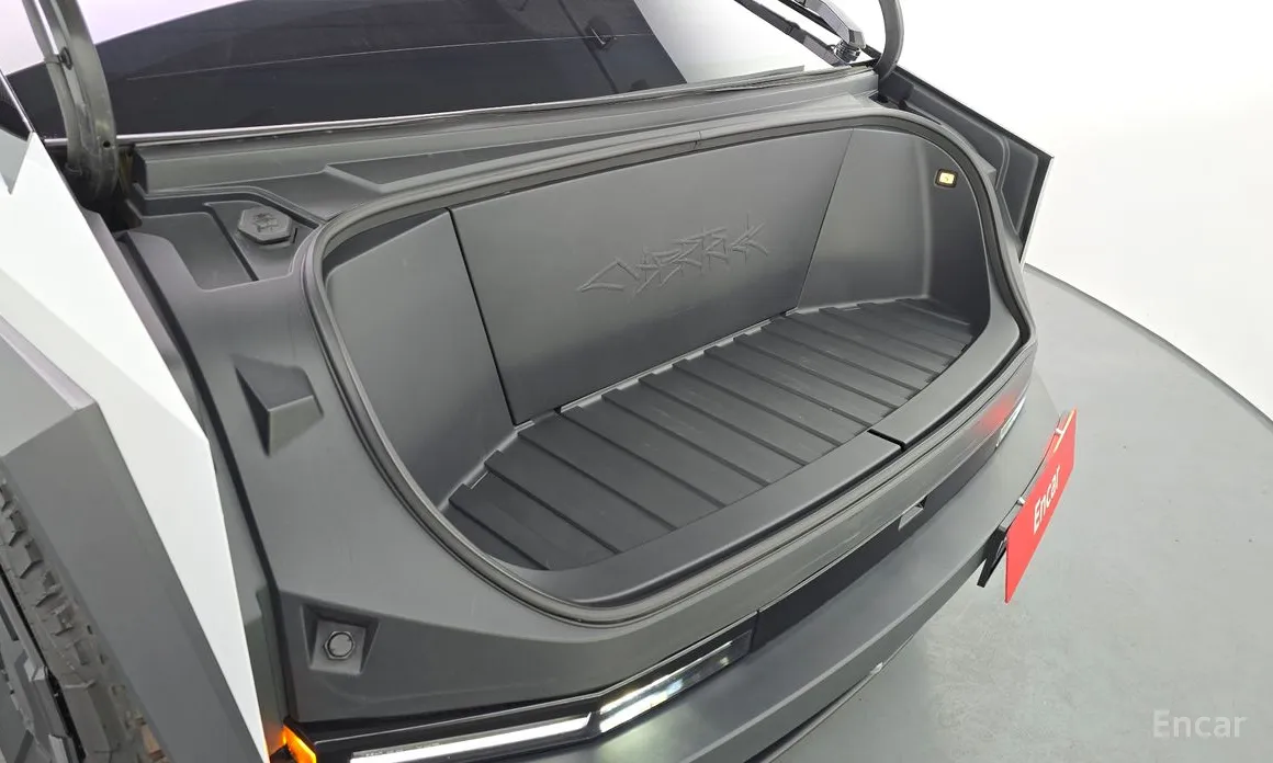 Photo 6 - Tesla Cybertruck