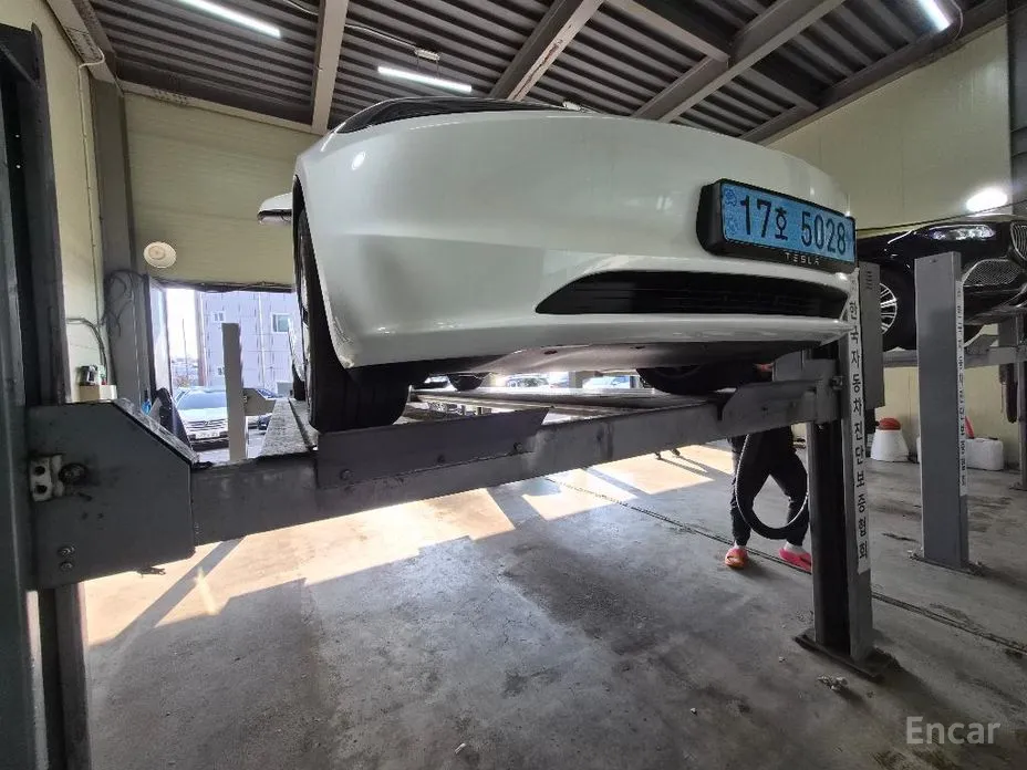 Фото 1 - Tesla Model 3