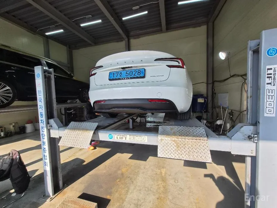 Фото 2 - Tesla Model 3