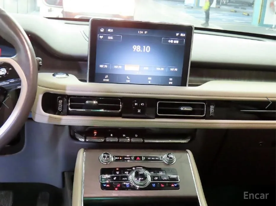 Фото 10 - Lincoln Aviator