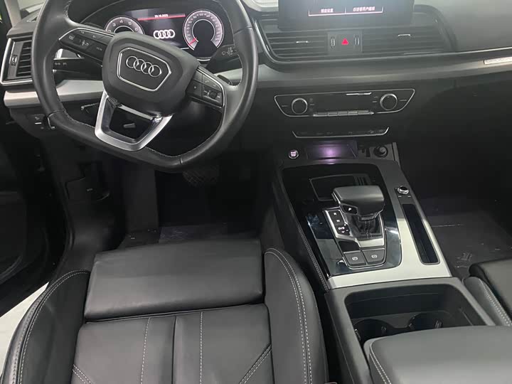 Фото 7 - Audi Q5L