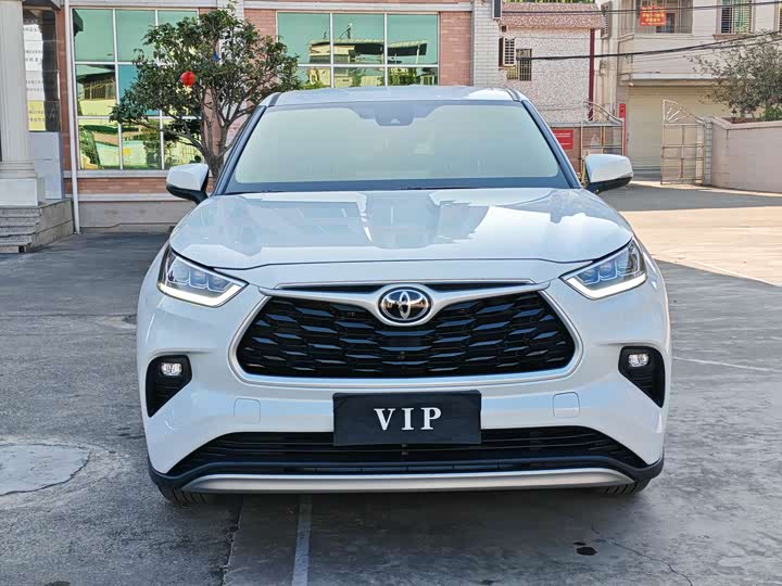 Photo 2 - Toyota Highlander