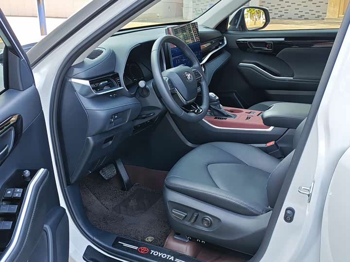 Photo 4 - Toyota Highlander