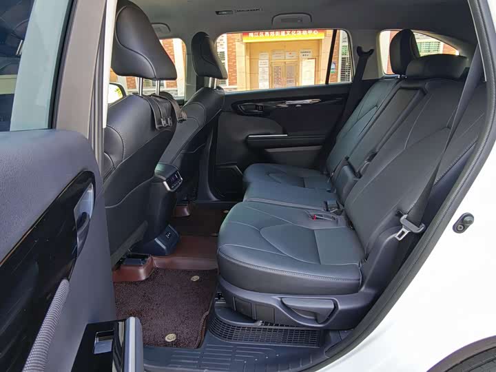 Photo 6 - Toyota Highlander