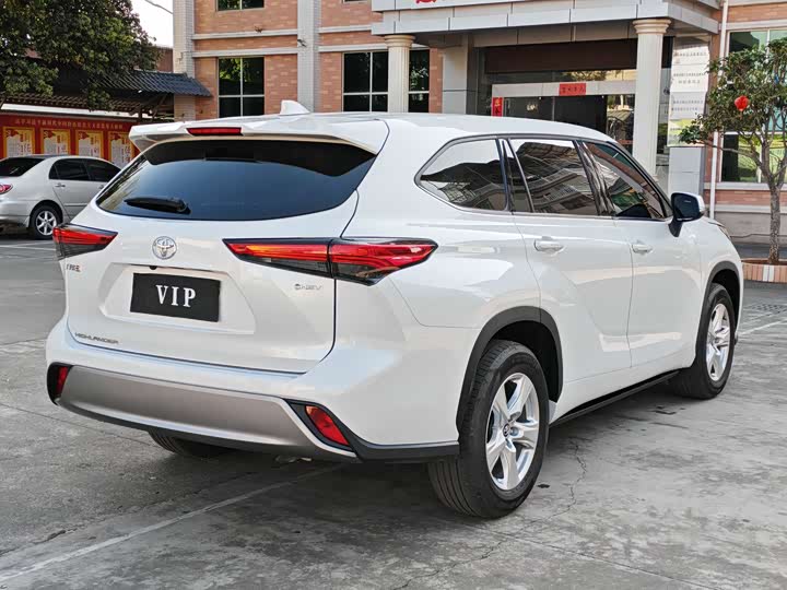 Photo 7 - Toyota Highlander
