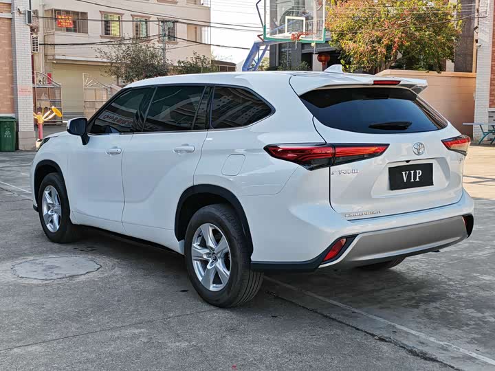 Photo 9 - Toyota Highlander