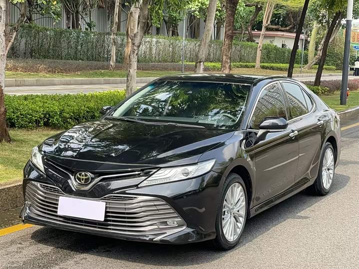 Фото 1 - Toyota Camry