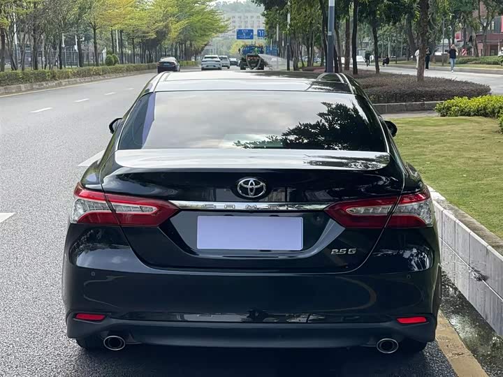Фото 6 - Toyota Camry