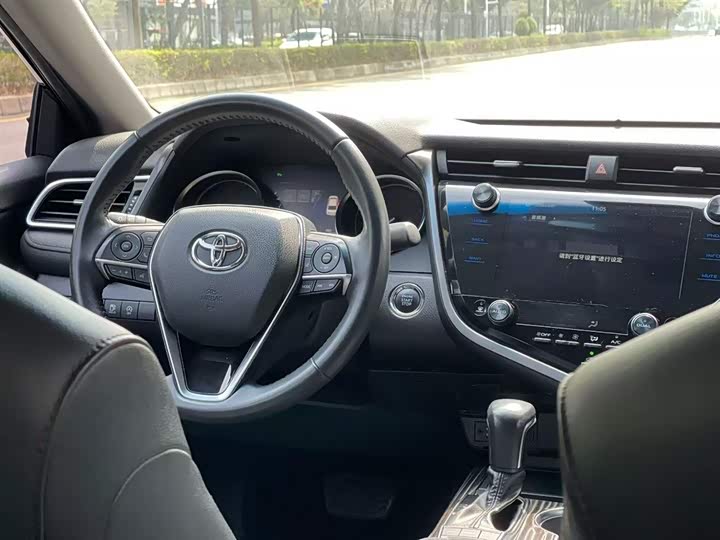 Фото 7 - Toyota Camry