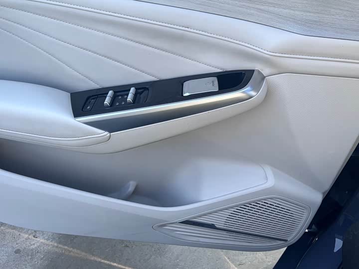 Фото 7 - Geely Preface L