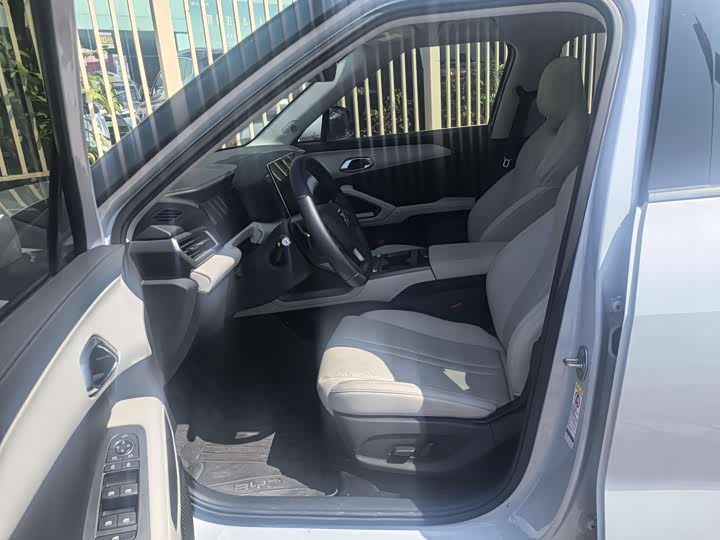 Photo 3 - BYD Yuan Up