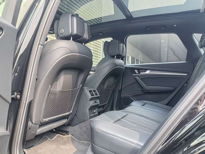 Фото 6 - Audi Q5L