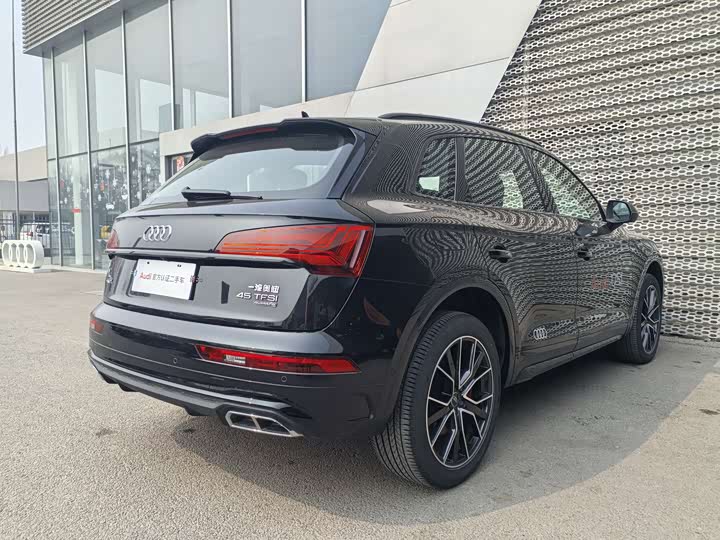 Фото 9 - Audi Q5L