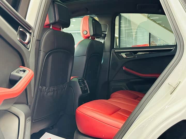 Фото 8 - Porsche Macan