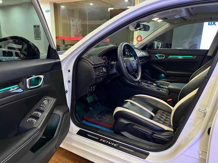 Фото 7 - Honda Civic