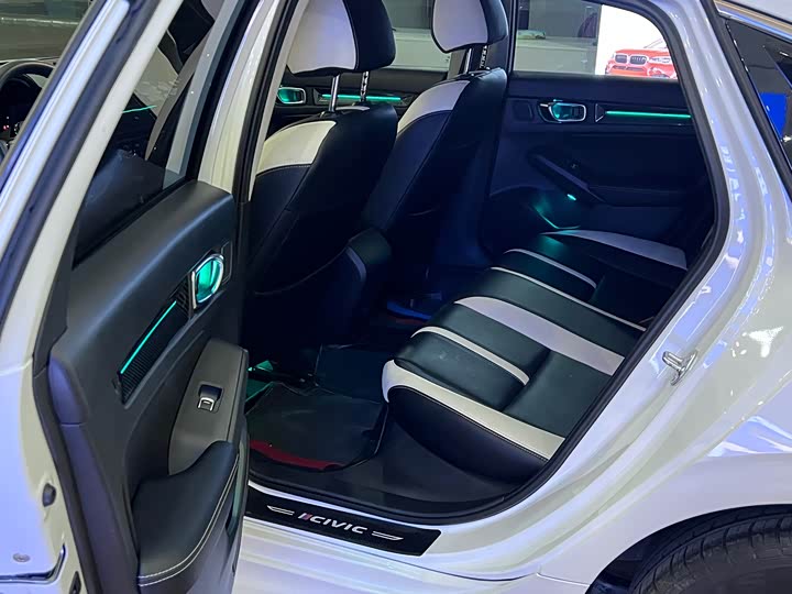 Фото 8 - Honda Civic