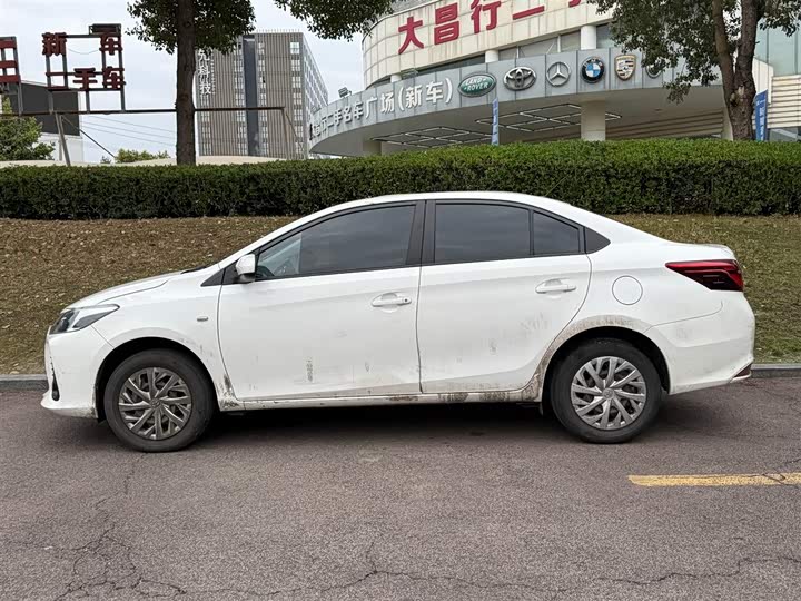 Фото 3 - Toyota Vios