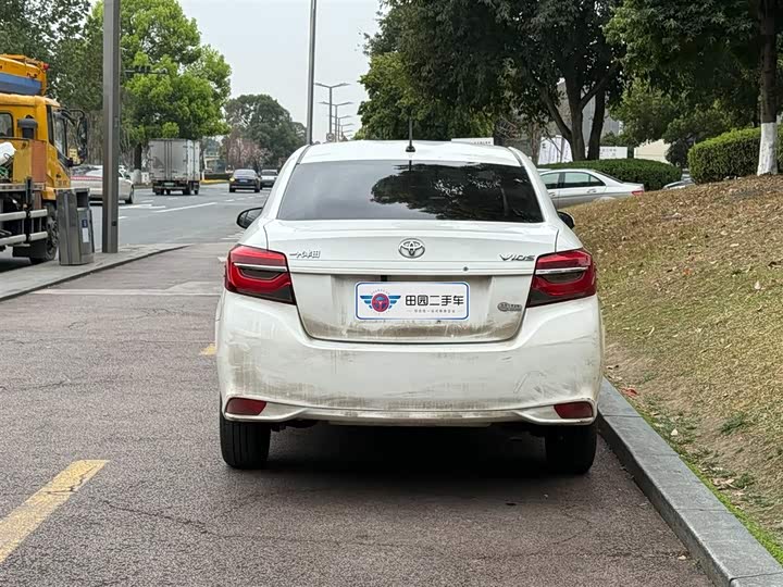 Фото 5 - Toyota Vios