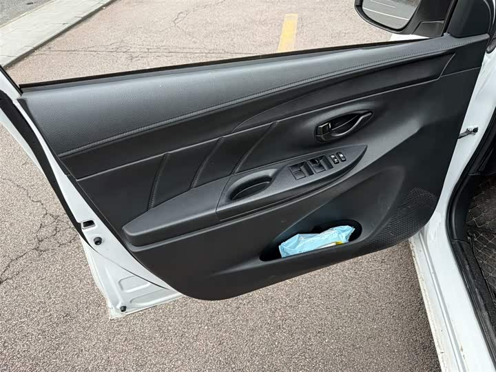 Фото 6 - Toyota Vios