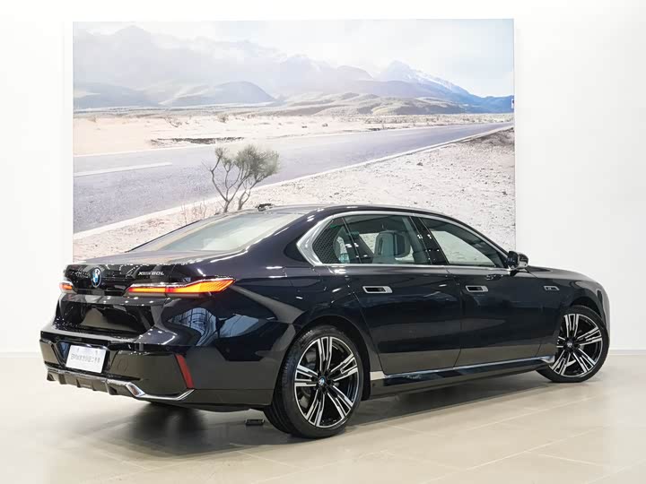 Фото 3 - BMW i7
