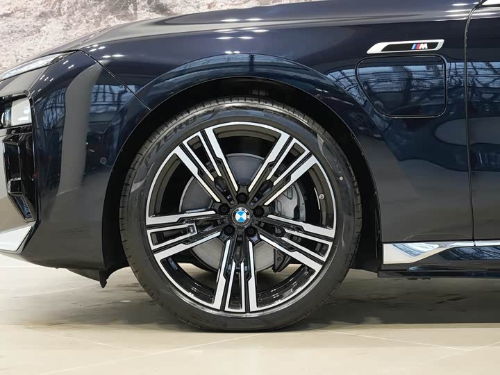 Фото 6 - BMW i7