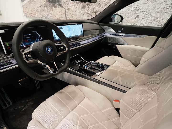 Фото 9 - BMW i7