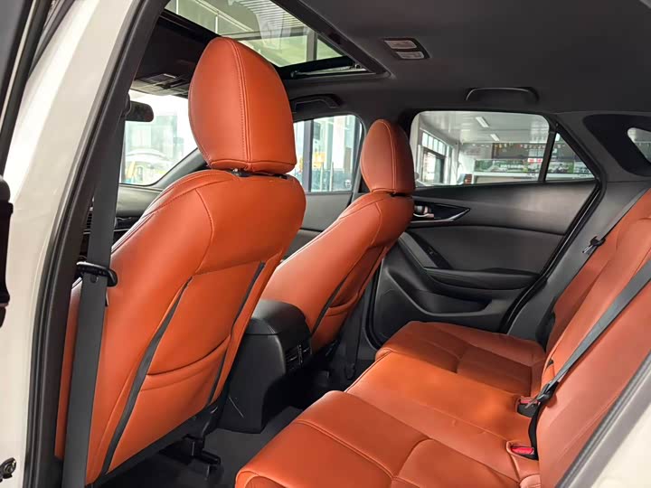 Photo 6 - Mazda CX-4