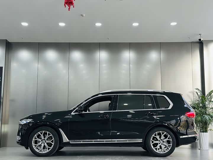 Фото 8 - BMW X7