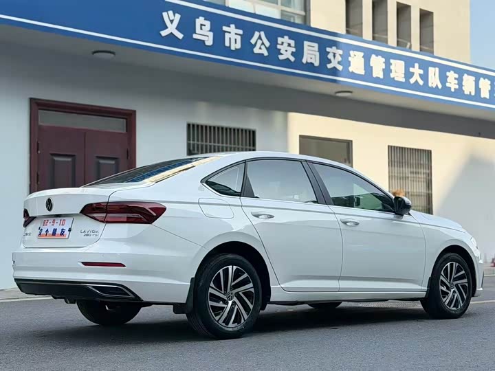 Фото 9 - Volkswagen Lavida