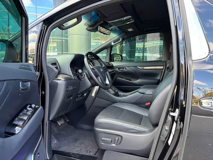 Фото 4 - Toyota Alphard