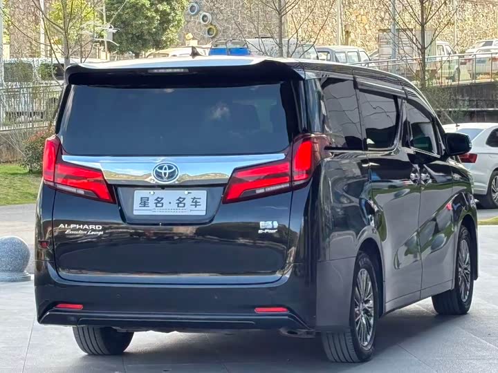 Фото 7 - Toyota Alphard