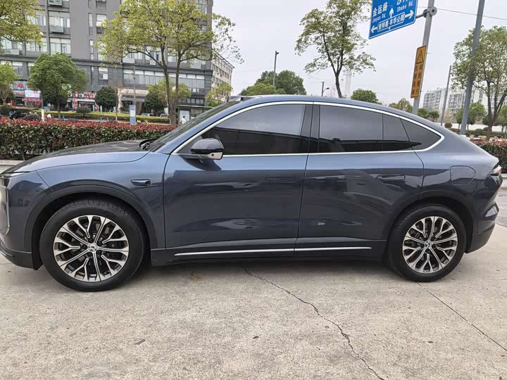 Фото 3 - Nio EC6