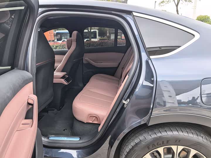 Фото 7 - Nio EC6